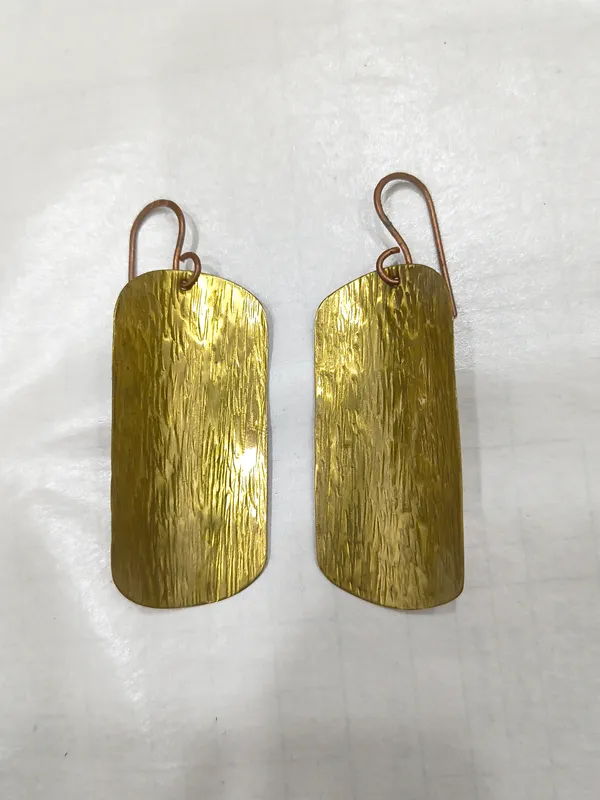 Handcrafted_Golden_Curve_Panel_Earrings