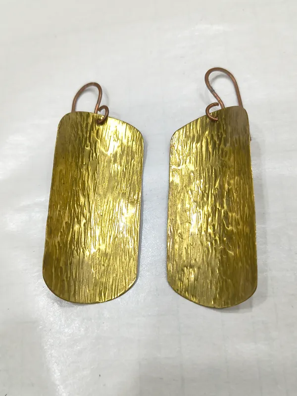 Handcrafted_Golden_Curve_Panel_Earrings