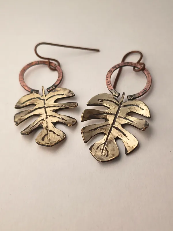 Handcrafted_Monstera_Glow_Earrings