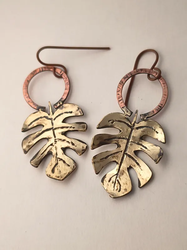 Handcrafted_Monstera_Glow_Earrings
