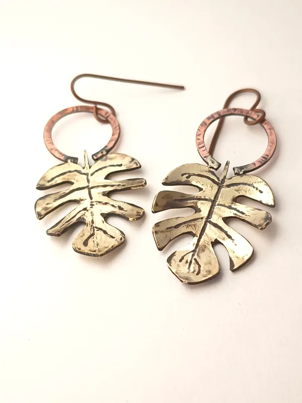 Handcrafted_Monstera_Glow_Earrings