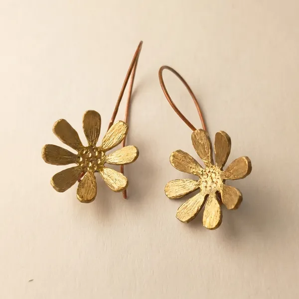 Handcrafted_Golden_Daisy_Bloom_Earrings