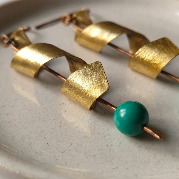 Handcrafted_Turquoise_Twist_Cascade_Earrings
