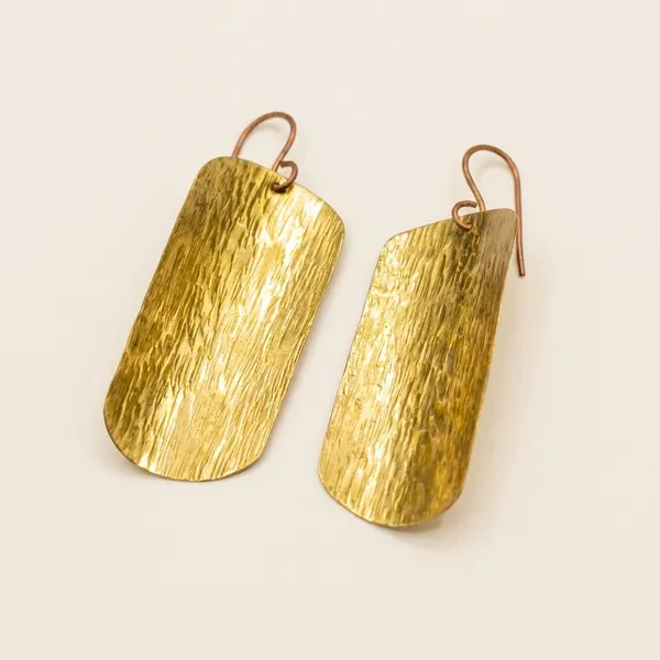 Handcrafted_Golden_Curve_Panel_Earrings