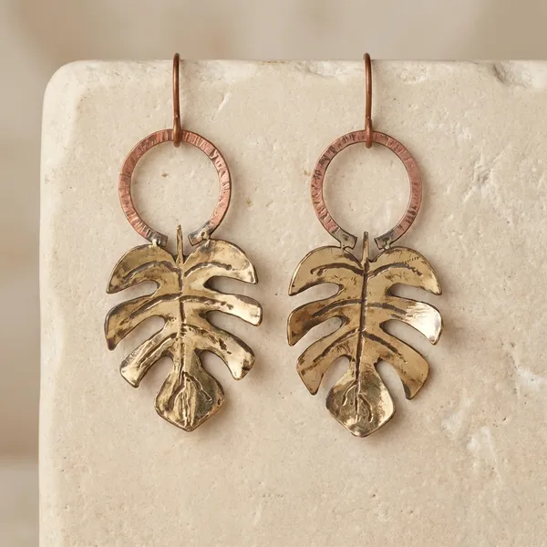 Handcrafted_Monstera_Glow_Earrings