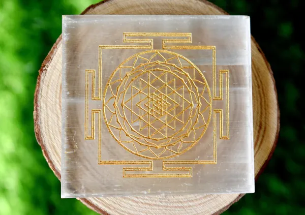Selenite_Shree(Sri)_Yantra_Plate_For_Crystals_Recharge