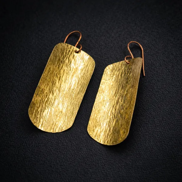 Handcrafted_Golden_Curve_Panel_Earrings