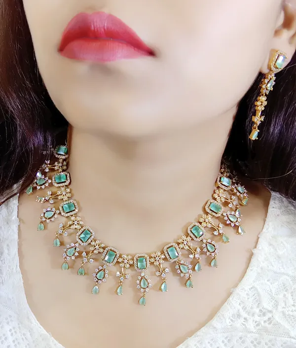 Gold_And_Green_Alloy_Kundan_Necklace_Set_For_Women