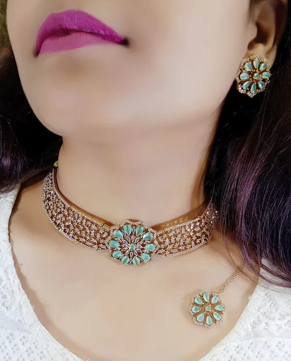 Gold_Alloy_Floral_Stone_Necklace_Set_For_Women