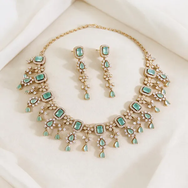 Gold_And_Green_Alloy_Kundan_Necklace_Set_For_Women