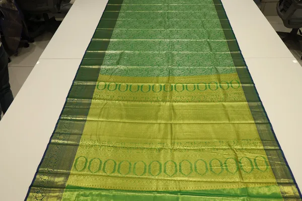 Emerald_Green_Gadwal_Inspired_Semi_Silk_Saree_With_Wide_Contrast_Border