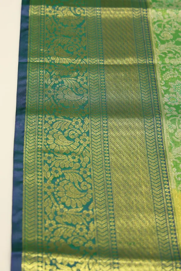 Emerald_Green_Gadwal_Inspired_Semi_Silk_Saree_With_Wide_Contrast_Border