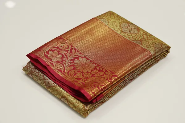 Emerald_Green_Uppada_Inspired_Semi_Silk_Saree_With_Small_Self_Border
