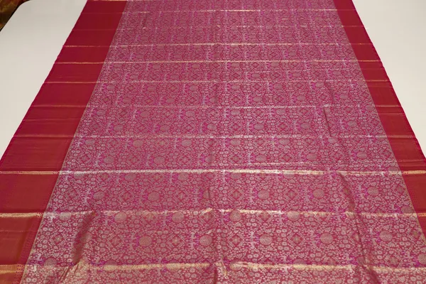 Emerald_Green_Gadwal_Inspired_Semi_Silk_Saree_With_Wide_Contrast_Border