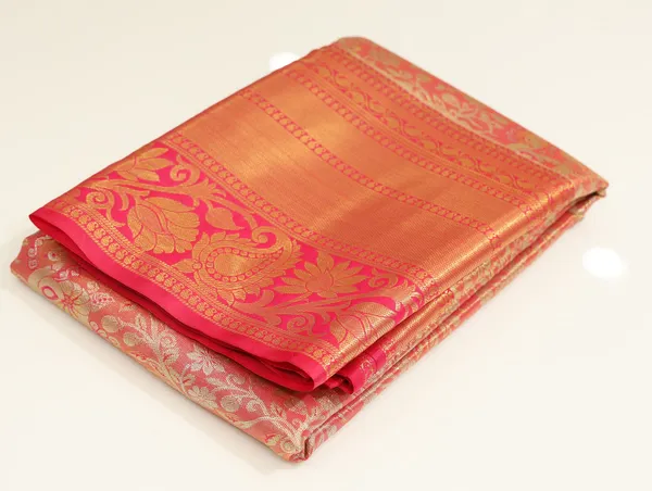 Emerald_Green_Kanchipuram_Inspired_Semi_Silk_Saree_With_Wide_Self_Border