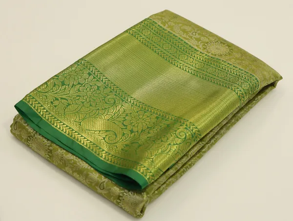 Emerald_Green_Gadwal_Inspired_Semi_Silk_Saree_With_Wide_Contrast_Border