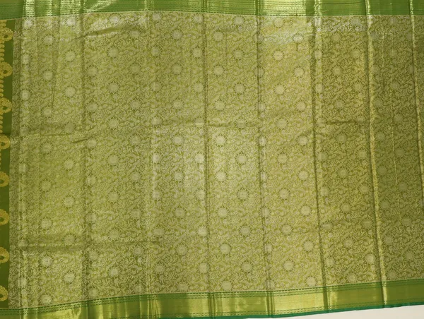 Emerald_Green_Gadwal_Inspired_Semi_Silk_Saree_With_Wide_Contrast_Border