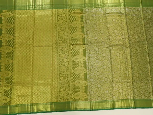 Emerald_Green_Gadwal_Inspired_Semi_Silk_Saree_With_Wide_Contrast_Border