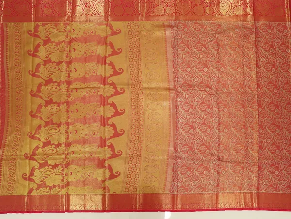 Emerald_Green_Gadwal_Inspired_Semi_Silk_Saree_With_Wide_Contrast_Border