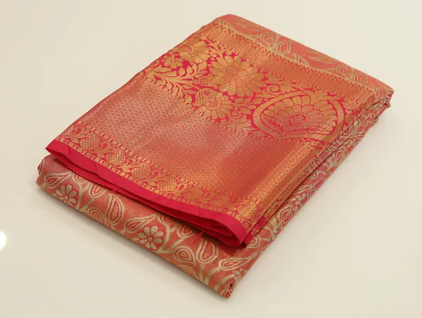 Emerald_Green_Gadwal_Inspired_Semi_Silk_Saree_With_Wide_Contrast_Border