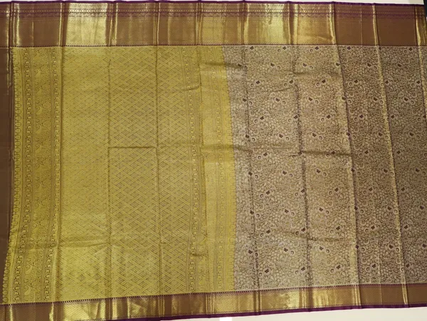 Emerald_Green_Kanchipuram_Inspired_Semi_Silk_Saree_With_Wide_Contrast_Border