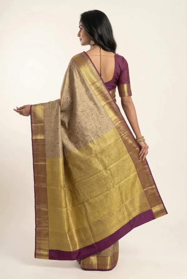 Emerald_Green_Kanchipuram_Inspired_Semi_Silk_Saree_With_Wide_Contrast_Border
