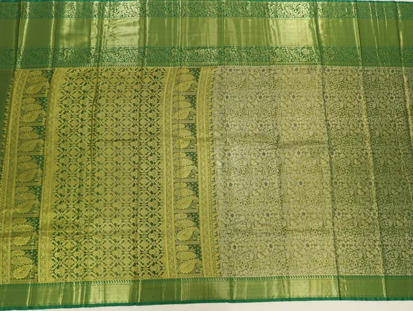 Emerald_Green_Gadwal_Inspired_Semi_Silk_Saree_With_Wide_Contrast_Border