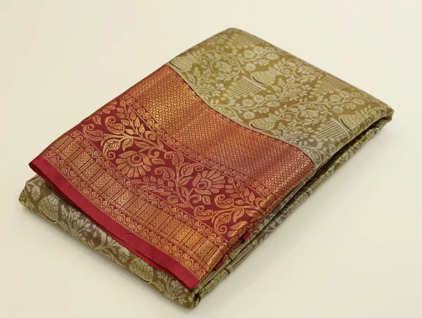 Mustard_Gold_Gadwal_Inspired_Semi_Silk_Saree_With_Wide_Contrast_Border
