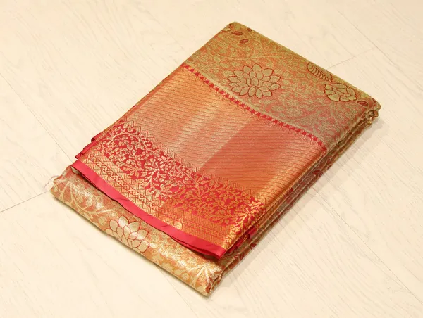 Emerald_Green_Gadwal_Inspired_Semi_Silk_Saree_With_Wide_Contrast_Border