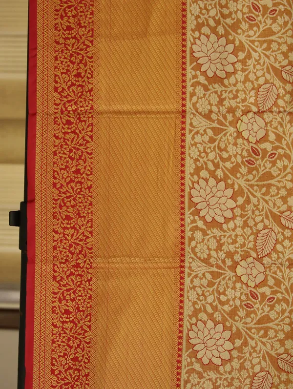 Emerald_Green_Gadwal_Inspired_Semi_Silk_Saree_With_Wide_Contrast_Border
