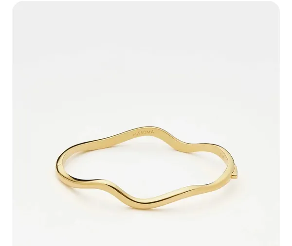 Gold_Tone_Wavy_Bracelet_for_Women