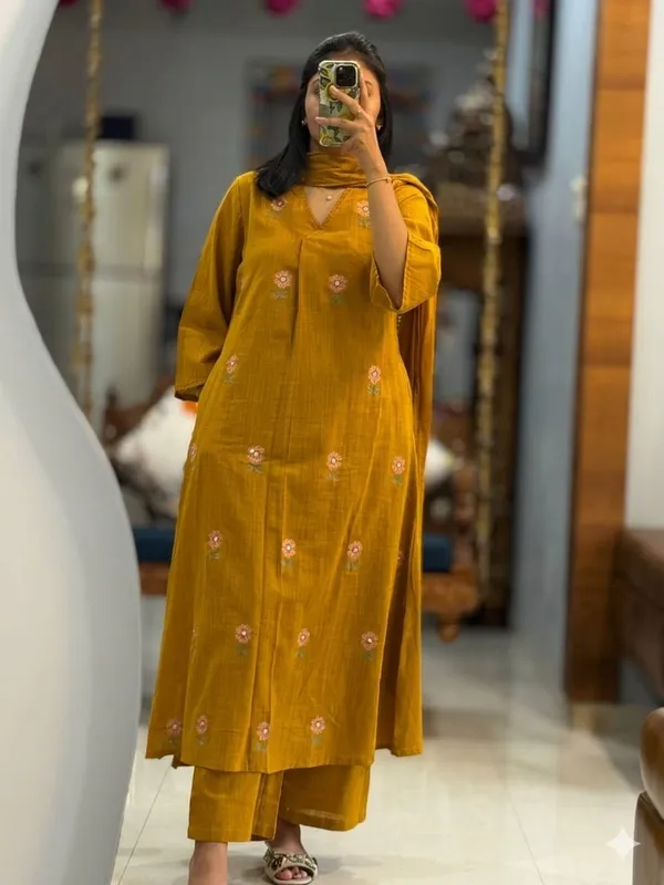 Havy_Embroidery_Kurti_With_Pant_And_Dupatta_Set