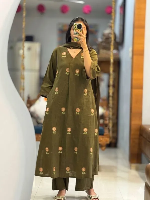 Havy_Embroidery_Kurti_With_Pant_And_Dupatta_Set