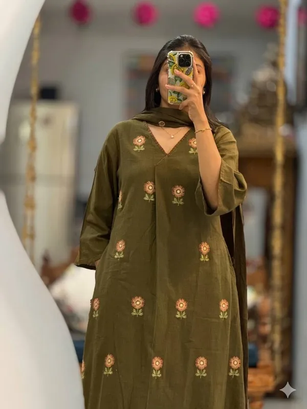Havy_Embroidery_Kurti_With_Pant_And_Dupatta_Set