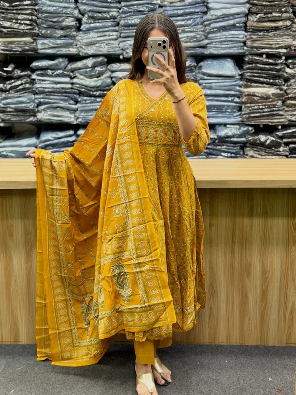 Stylish_Anarkali_Kurti_With_Pant_And_Dupatta_Set