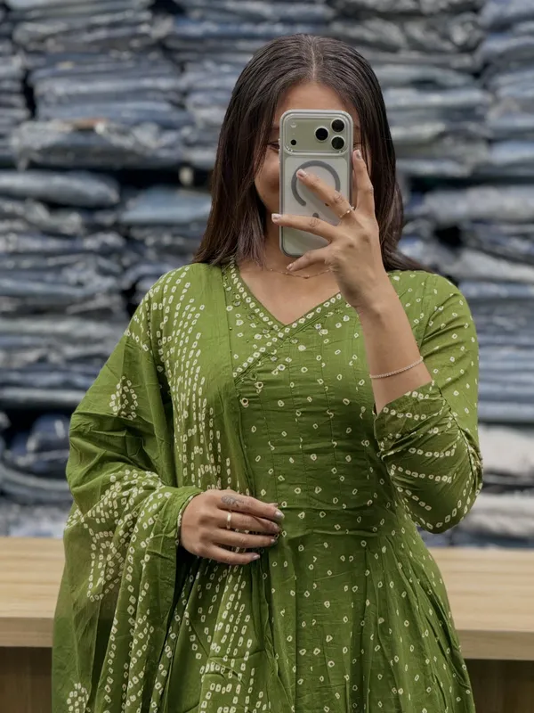 Stylish_Discharge_Print_Bandhej_Kurti_With_Pant_And_Dupatta_Set_