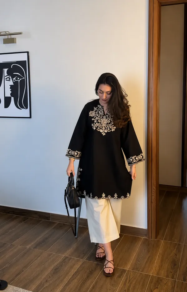 Black_Embroidered_Kurti_with_Off-White_Straight_Pants