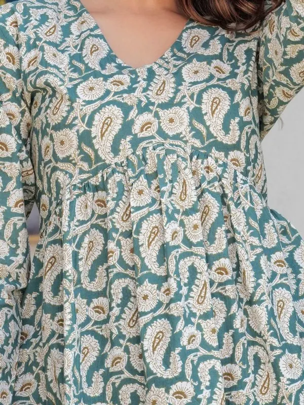 Green_Rayon_Paisley_Print_Tunic_Top_For_Women