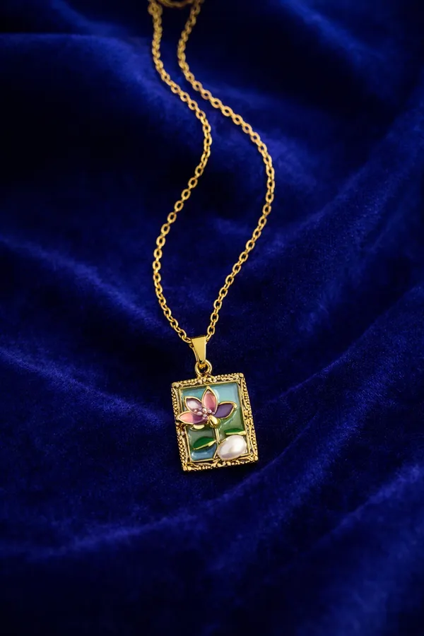 Multicolour_Elegant_Floral_Enamel_Pendant_Necklace_With_Gold_Chain_For_Women