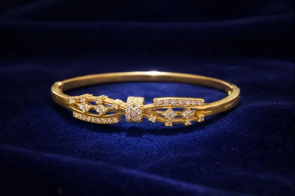 Gold_Plated_Crystal_Embellished_Designer_Bangle_Bracelet_For_Women