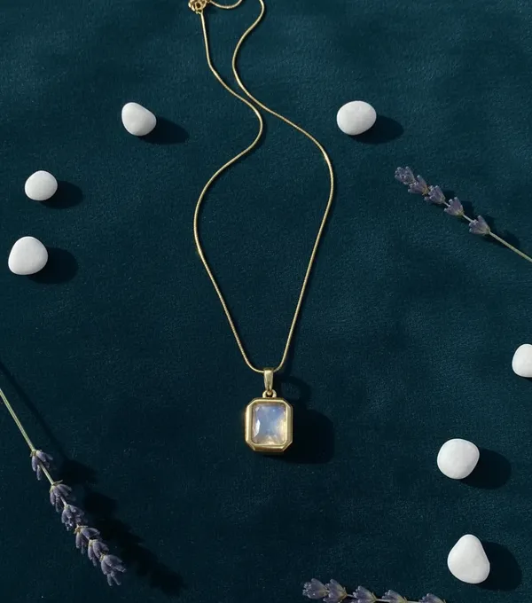 White_Elegant_Rectangular_Moonstone_Pendant_Necklace_With_Gold_Chain_For_Women