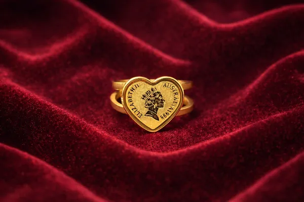 Golden_Heart_Shaped_Gold_Plated_Queen_Elizabeth_Ii_Coin_Ring_For_Women