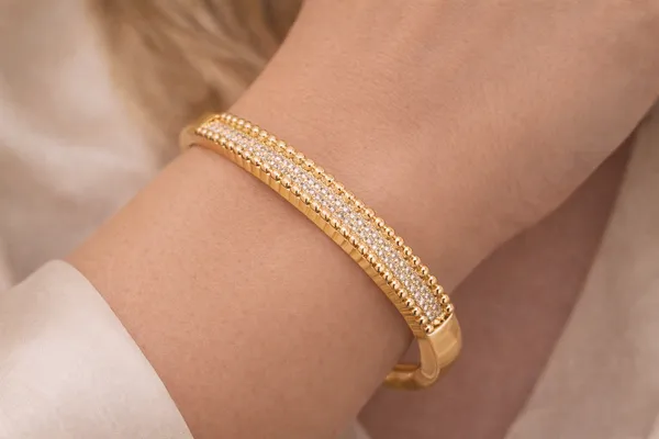 Gold_Plated_Crystal_Studded_Bangle_Bracelet_For_Women