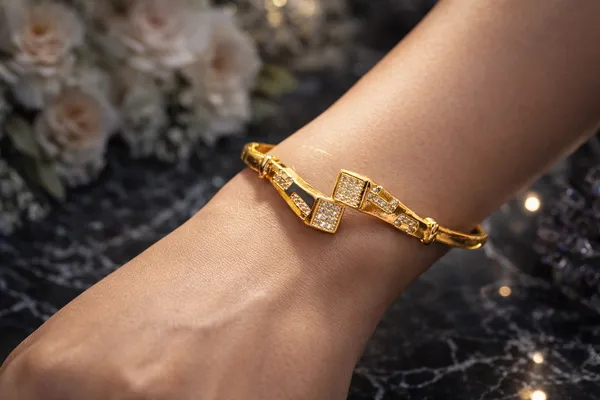 Gold_Plated_Designer_Geometric_Bangle_Bracelet_For_Women