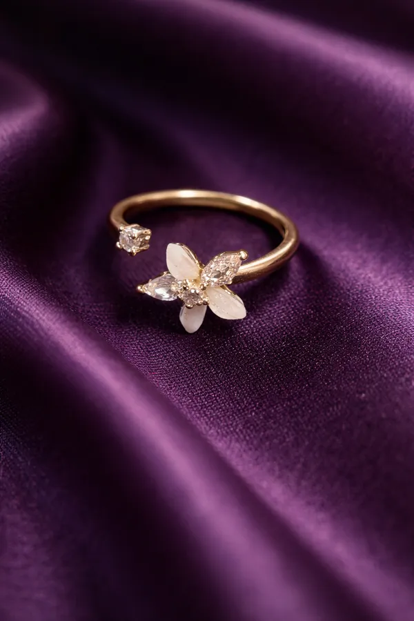 White_Elegant_Floral_Crystal_Open_Ring_Adjustable_Flower_With_Stone_Petals_For_Women