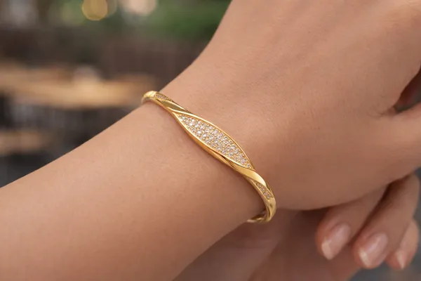 Golden_Twisted_Bangle_With_Crystal_Embellishments_For_Women