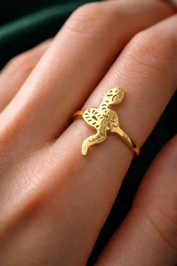 Golden_Elegant_Snake_Ring_With_Intricate_Cutout_Design_For_Women