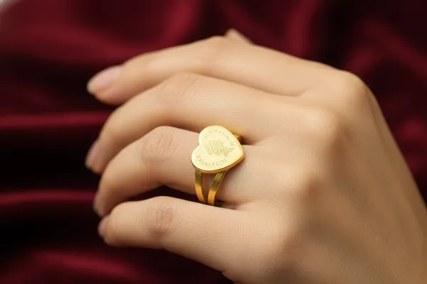 Golden_Heart_Shaped_Gold_Plated_Queen_Elizabeth_Ii_Coin_Ring_For_Women