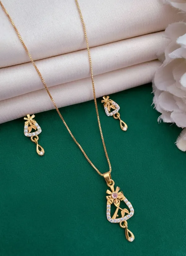Gold_Plated_Triangle_Pendant_Necklace_Set_With_Earrings_For_Women