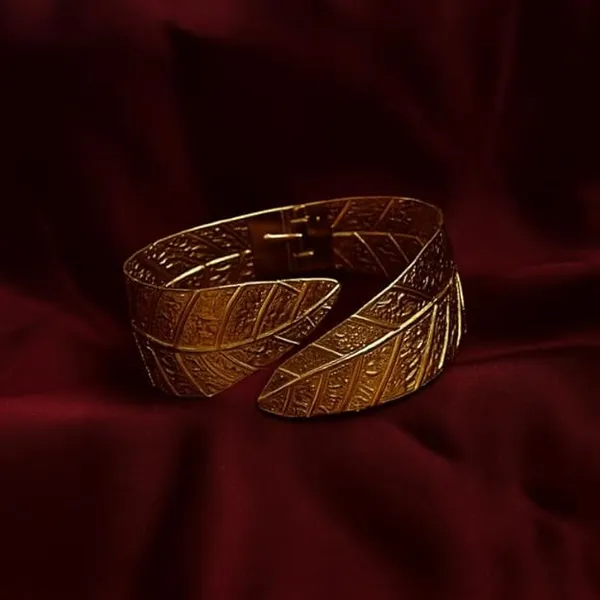 Golden_Leaf_Design_Adjustable_Cuff_Bracelet_For_Women